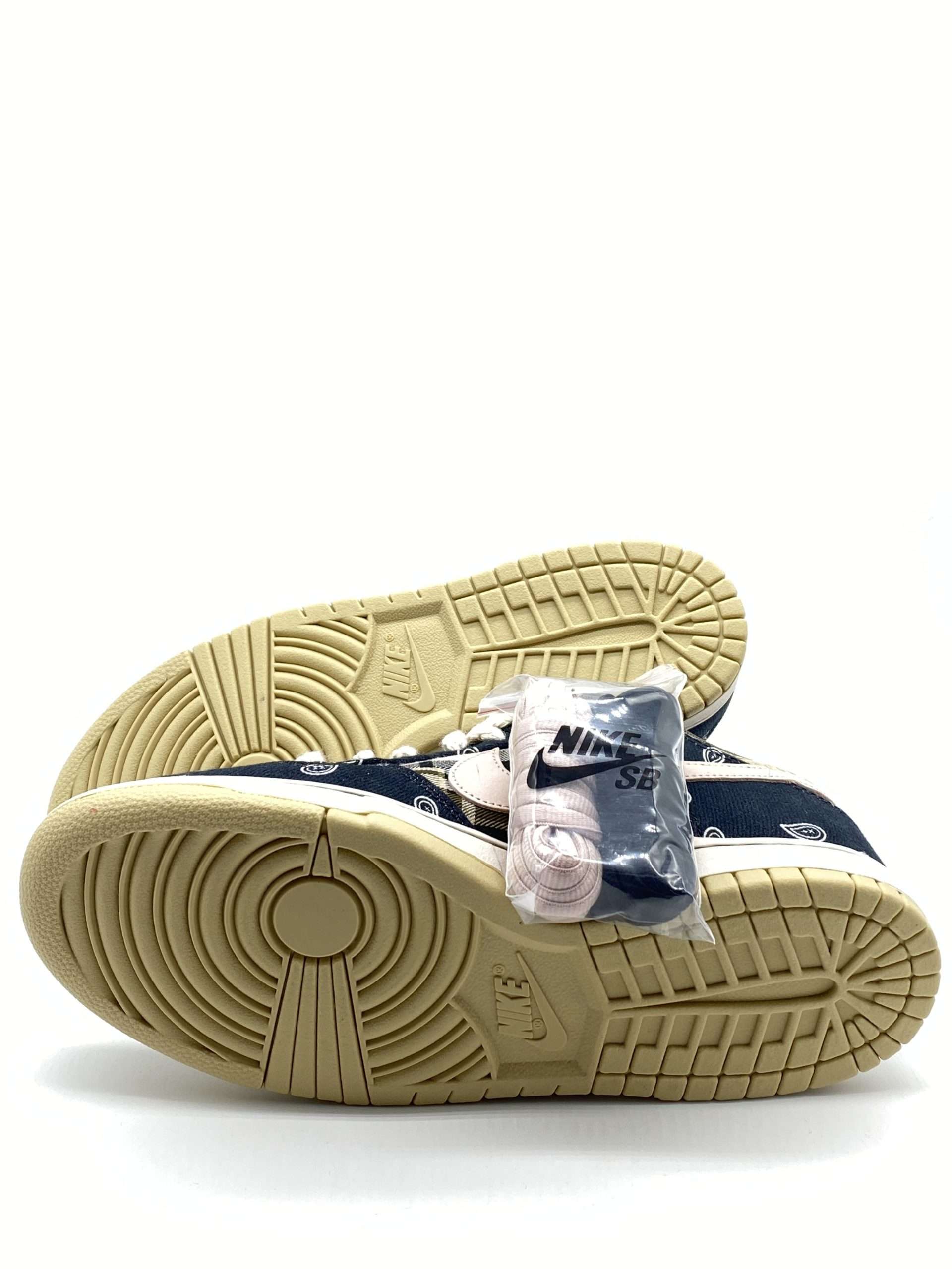 SB Dunk x Travis Scott - Streetwear Evolution